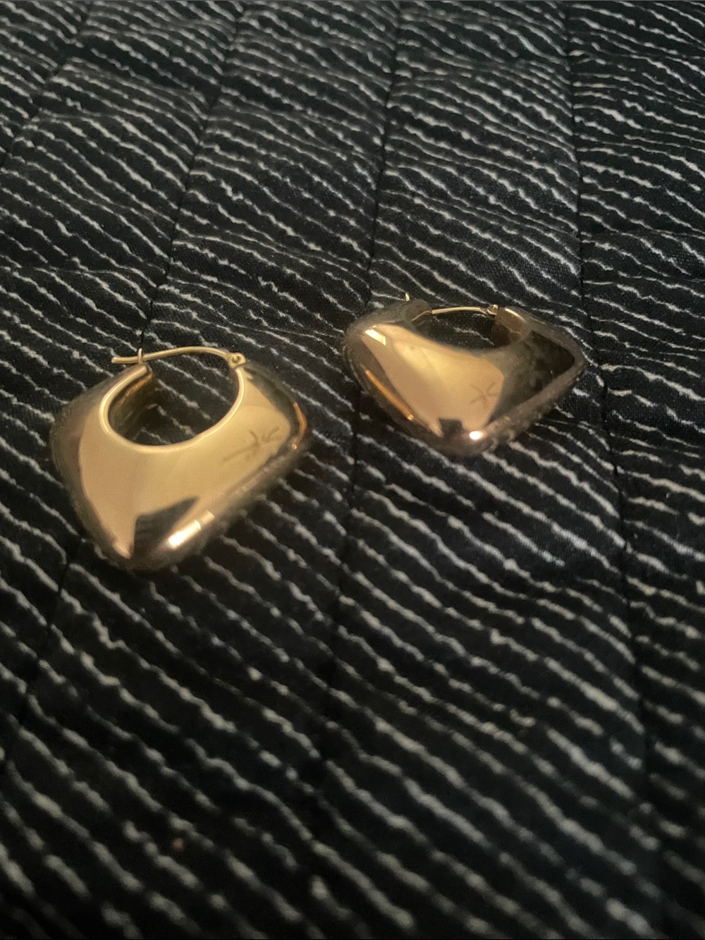 14k Gold Electroform Polished Gold Sculpted Hoop Earrings - Women Jewelry - Picture 3 of 6